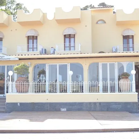 Porto Azzurro 3*